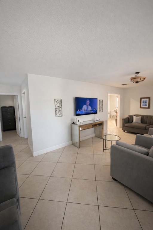 98351FC8-DAE2-42A4-BFCF-F2AC723B56FD